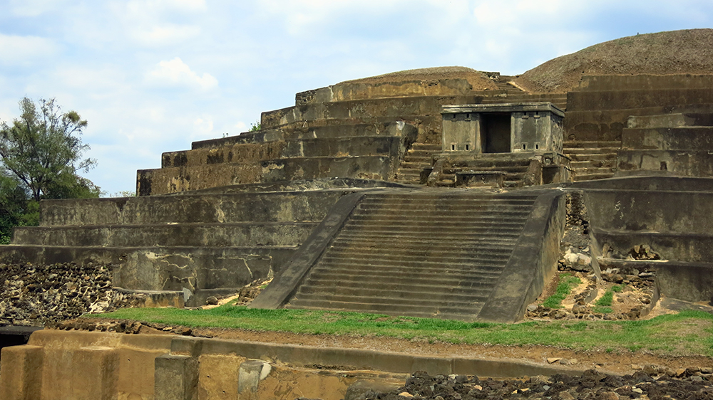 The amazing Mayan step pyramid at Tazumal